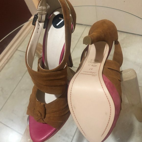 New Suede Leather heels - Picture 4 of 11